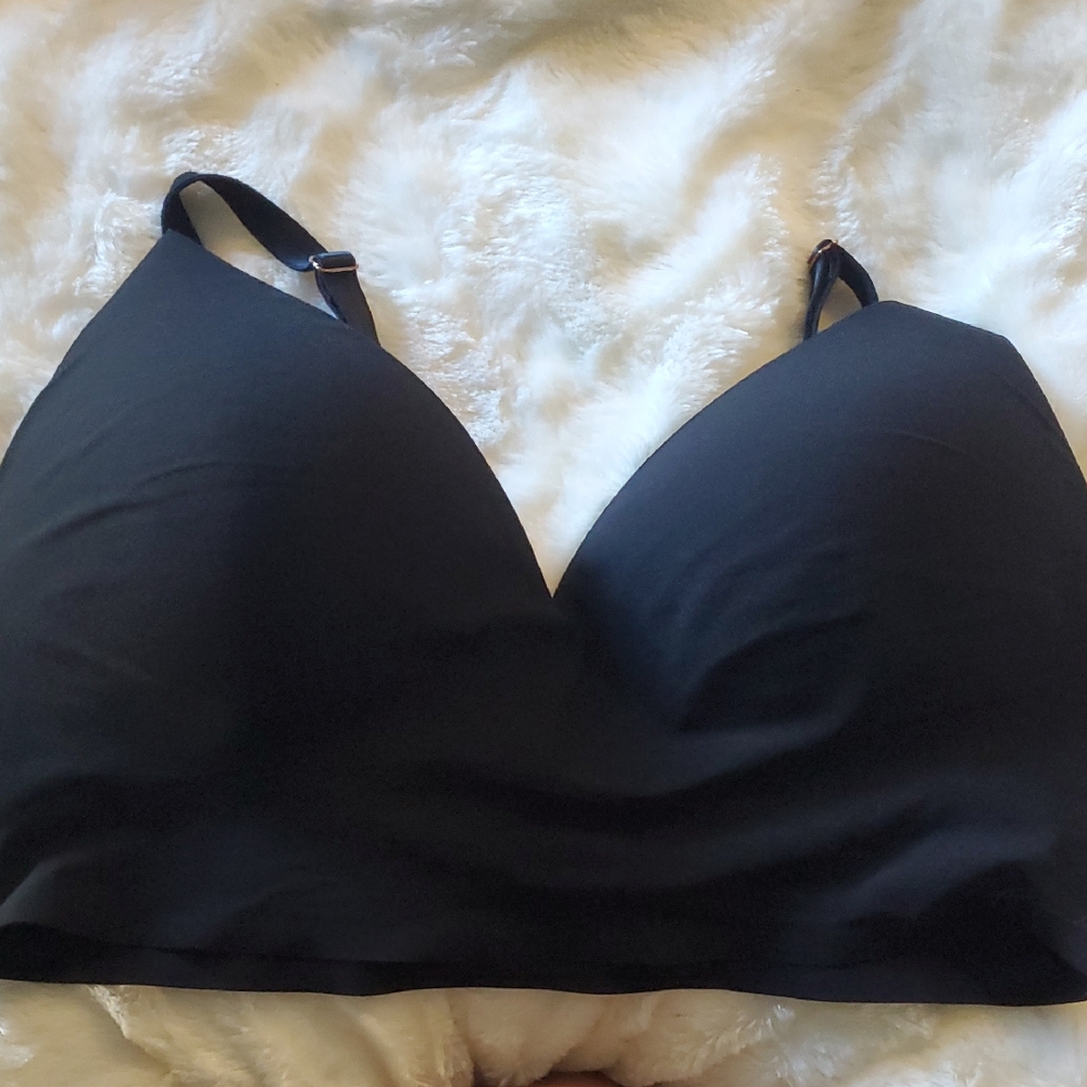 Victoria's Secret Padded Wirefree Pull On Bra